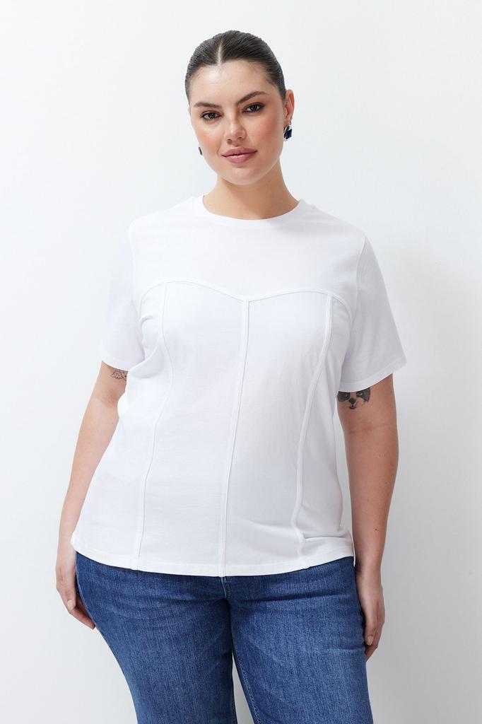 Женская стильная трикотажная футболка больших размеров с черной окантовкой