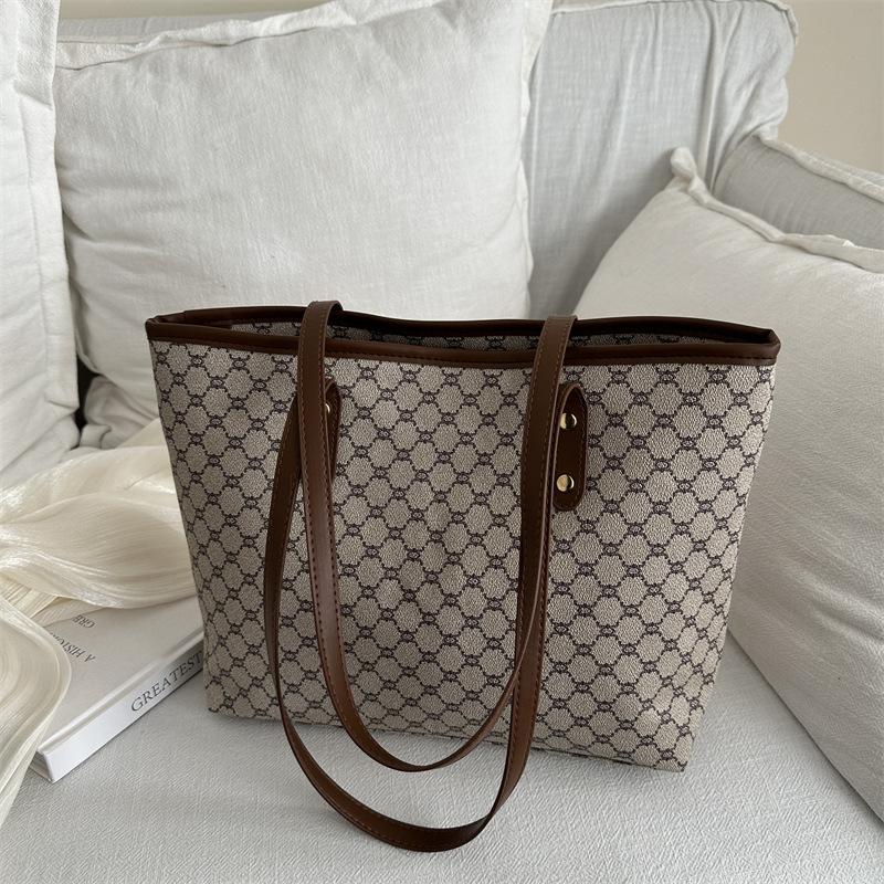 Сумка женская личность новая трендовая нишевый дизайн простая ручная на плечо сумка большой вместимости сумка-тоут