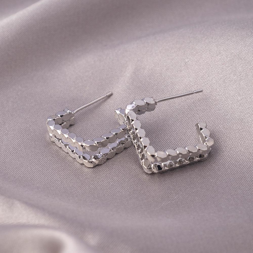 Серьги-иглы из серебра 925 пробы: Легкая роскошь, высококлассные пусеты и универсальный нишевый дизайн в виде колец для работы и стиля