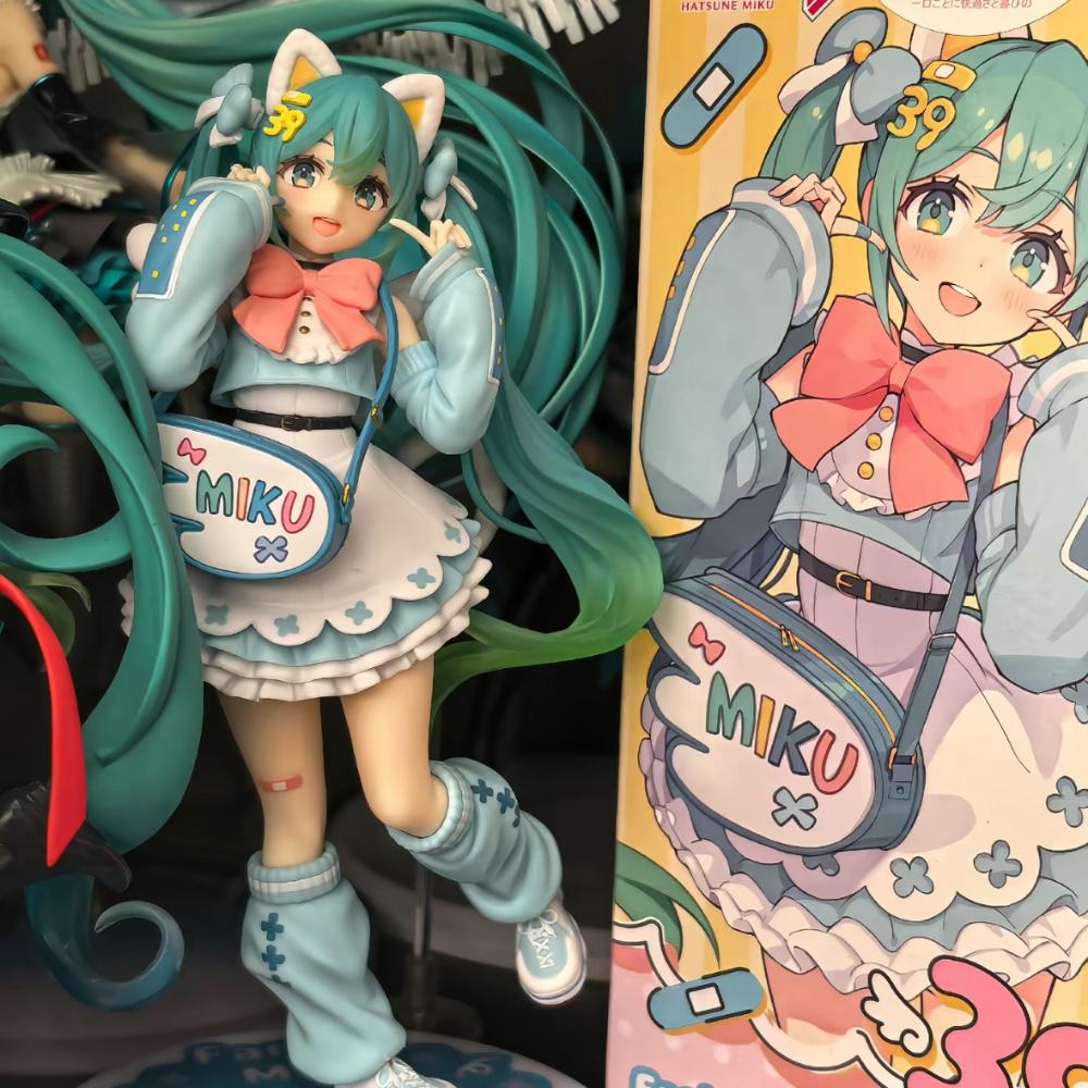 In Stock Genuine Hatsune Miku Cute Fashion Scene Model Collection Desk Toy Collectible Kawaii Action Figure Birthday Gift