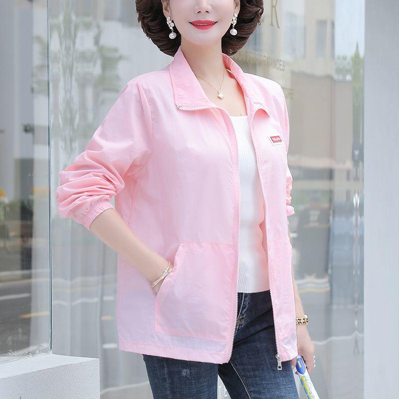 Женская куртка большого размера на весну-лето, однотонная, свободного кроя, на молнии, короткая, с лацканами, тонкая, с легкой защитой от солнца