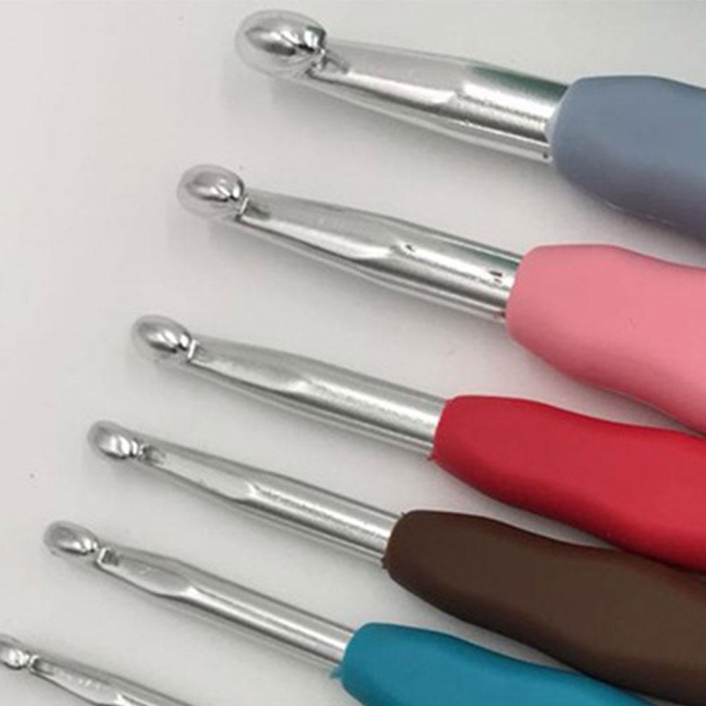 Crochet Hooks Set Blunt Knitting Needles Ergonomic Handle Colorful Crochet Hooks Kit 11 Sizes for Mom Grandma Gifts