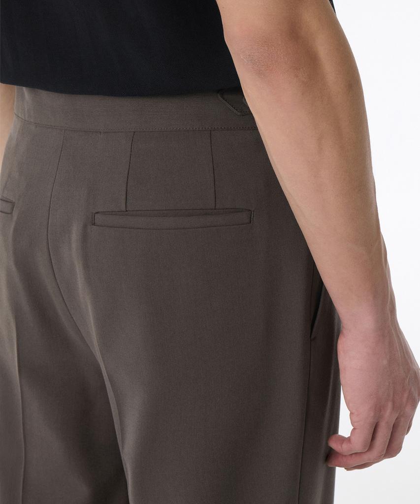 MUSINSA STANDARD Classic Adjust One-Pleat Tapered Slacks [Van Dyke Brown]