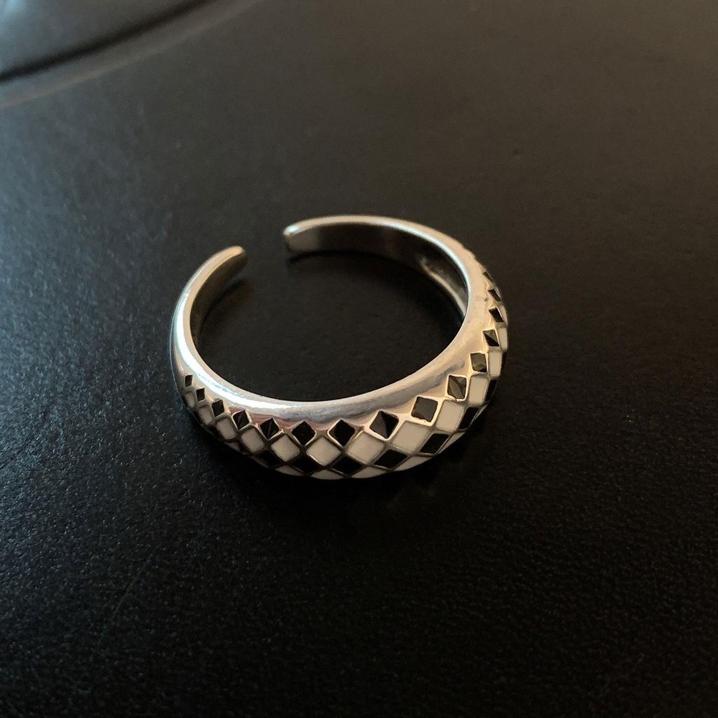 S925 Sterling Silver Checkerboard Ring Female Niche Design Light Luxury Fashion Personality New High -Level Sense