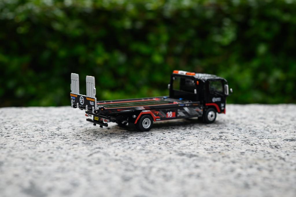 Tiny City 1/64 Scale CN27 Isuzu N Series SF Express Flatbed Tow Truck (2023)