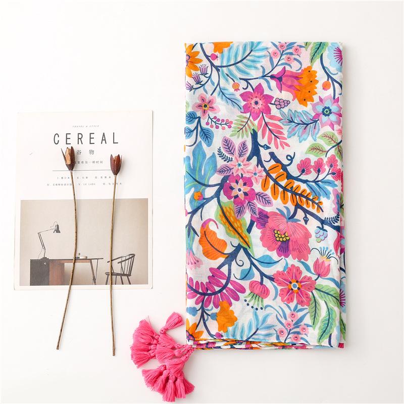 Женский шарф с цветочным принтом в стиле бохо - яркие красочные цветы, легкий, дышащий, с декоративной бахромой на концах, для пляжа, повседневных прогулок и отдыха на природе