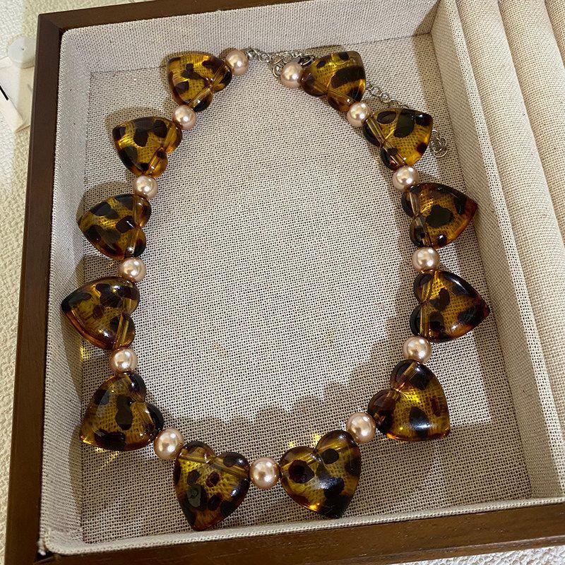 Fashion Queen Mother Pearl Necklace for Women 2025 New Arrival Fancy Light Luxury Minority Maillard Leopard-Print Clavicle Chain
