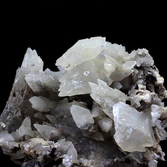 Pierres et Minéraux. Calcite. 375.5 ct. Cuzac, Lot, Occitanie, France.