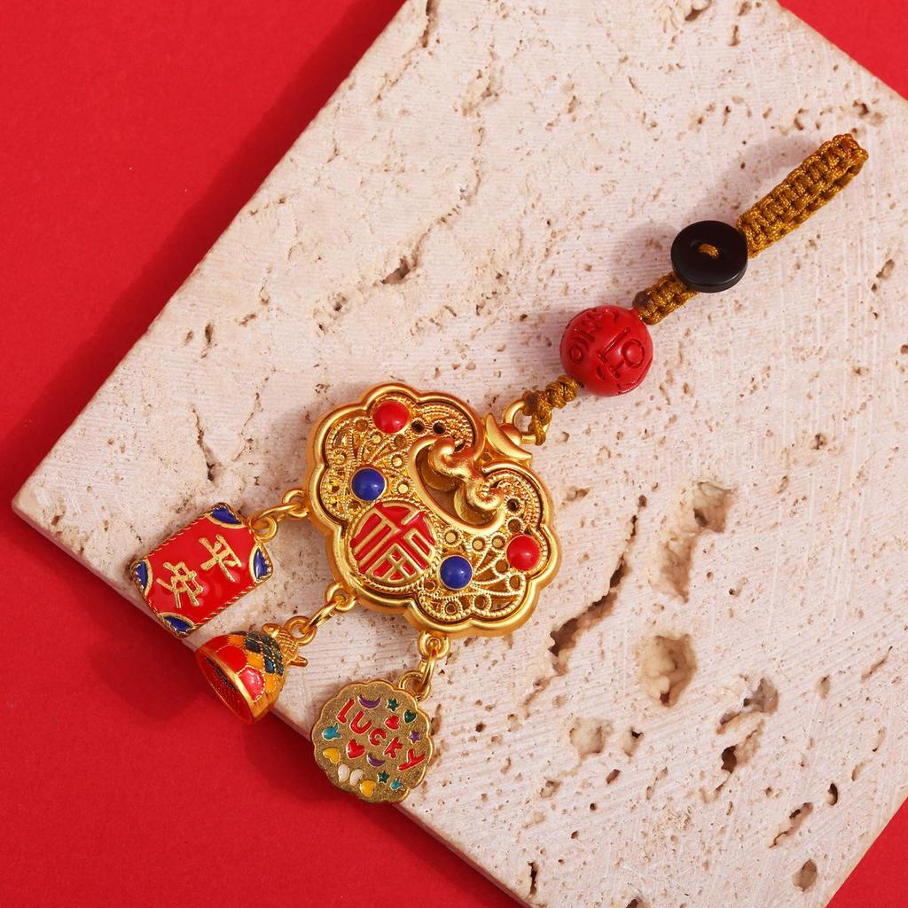 Винтажный брелок для ключей «Автомобиль на удачу» с подвеской в виде золотого зверя и пряжкой в виде колокольчика мира для мужчин и женщин