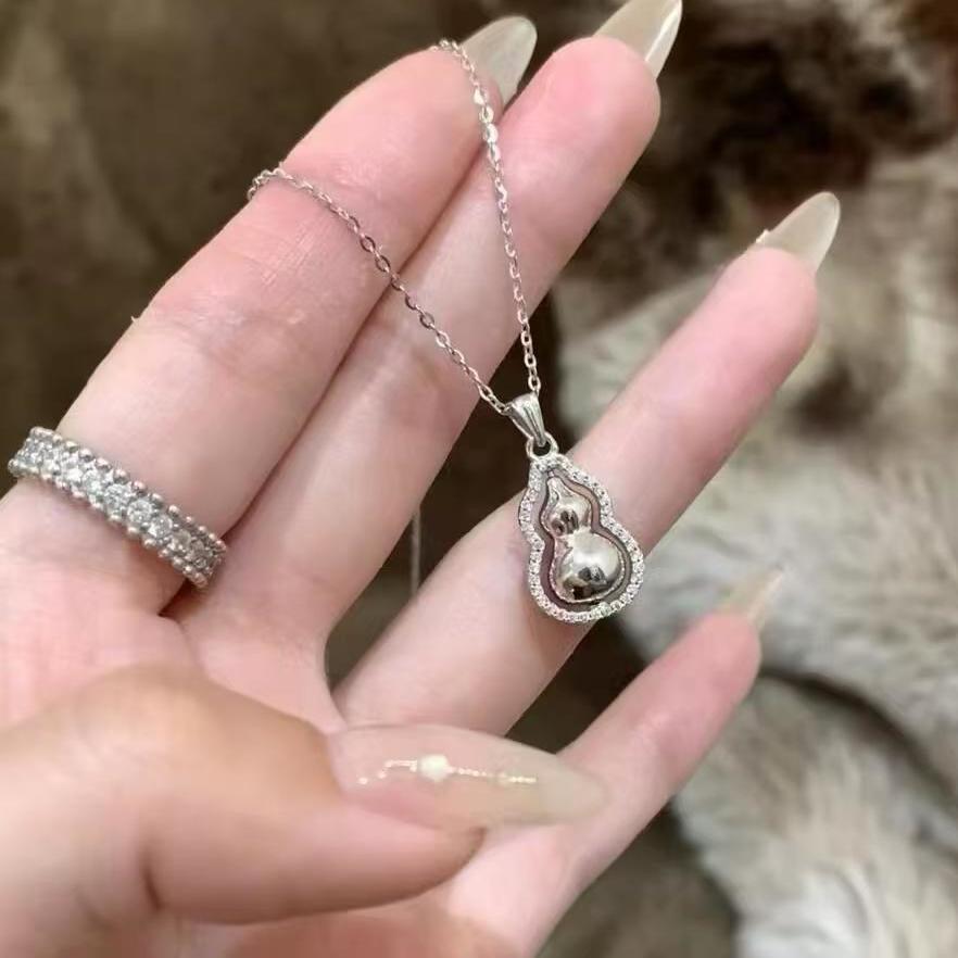 Flash diamond gourd necklace female light luxury ins niche simple dream round clavicle chain