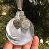 Прозрачный рождественский мемориальный орнамент "Шар из перьев", Часть моего сердца на небесах, Рождественская елка, Мемориальный подвесной кулон, Подарок для мамы, папы, сына,