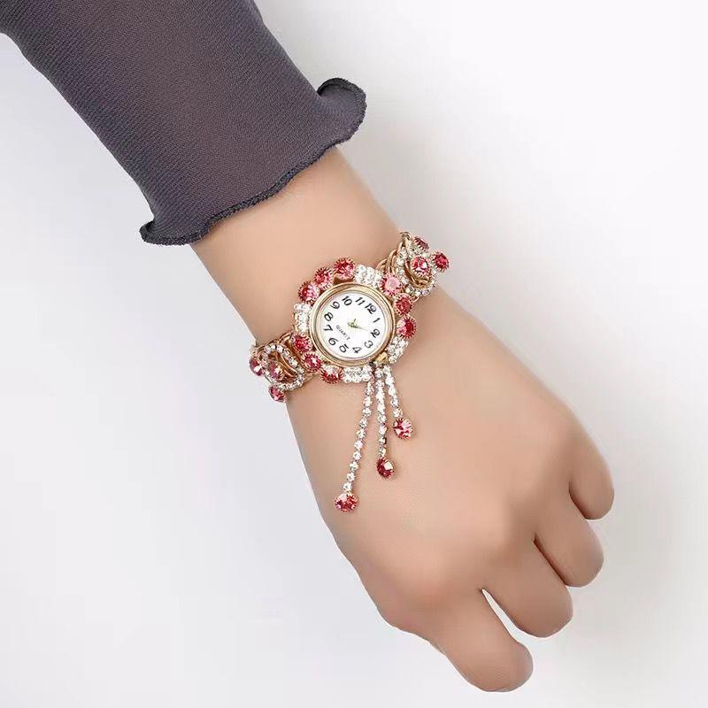 Новые популярные женские часы с золотым браслетом в стиле ретро, ​​часы с кисточками и дикими стразами, корейская версия, трендовые ювелирные часы