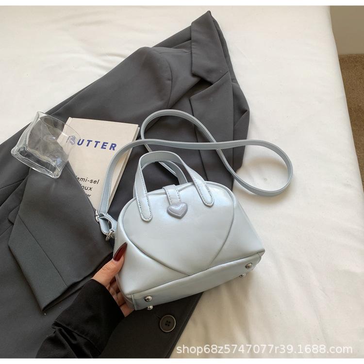 Niche design love shell bag women's 2025 spring and summer new soft leather fashion handbag messenger small bag