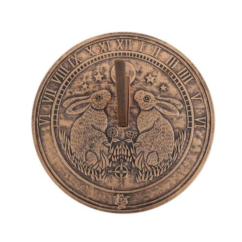 Lisa Parker Зайцы, смотрящие на луну, терракотовые солнечные часы