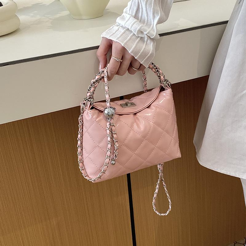 Rhombus chain shoulder messenger bag women's 2026 new niche design fashion handbag