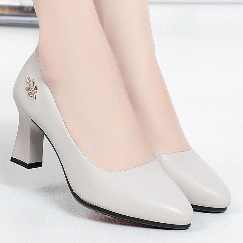 Мягкая кожаная женская обувь, подходящая для полных и широких ног среднего возраста, на высоком каблуке, профессиональная рабочая кожаная обувь