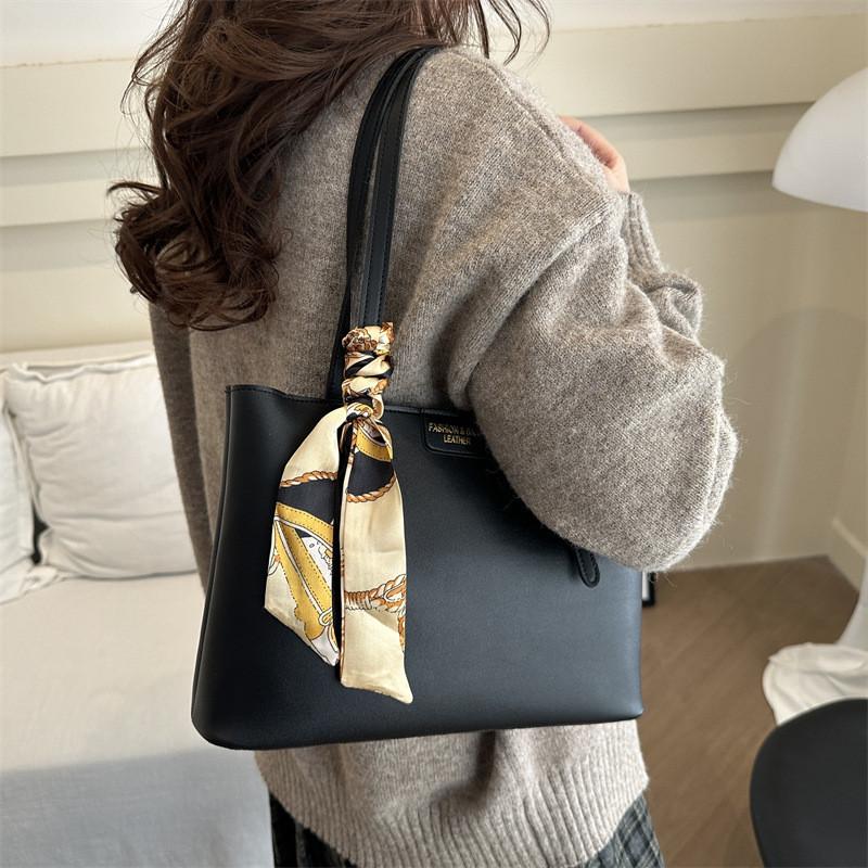 Chic And Elegant Large Capacity Pu Tote Bag For Women Perfect For Daily Commute