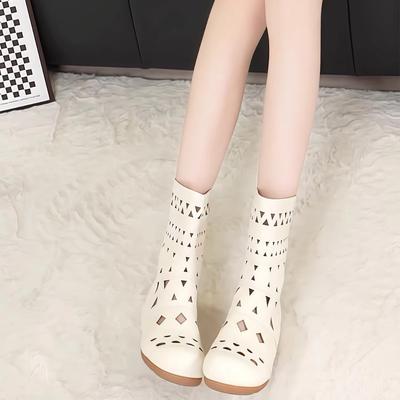 Версия из овчины~ Красивые ретро ажурные короткие ботинки для женской летней носки 2025 новые модели с юбкой, увеличивающие рост внутри, римский крутой бо