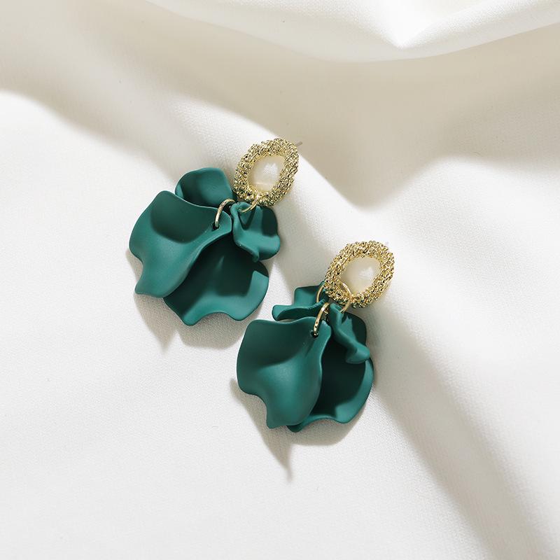 Exaggerated Green Petal Clip-On Earrings - High-End Cold Style Design