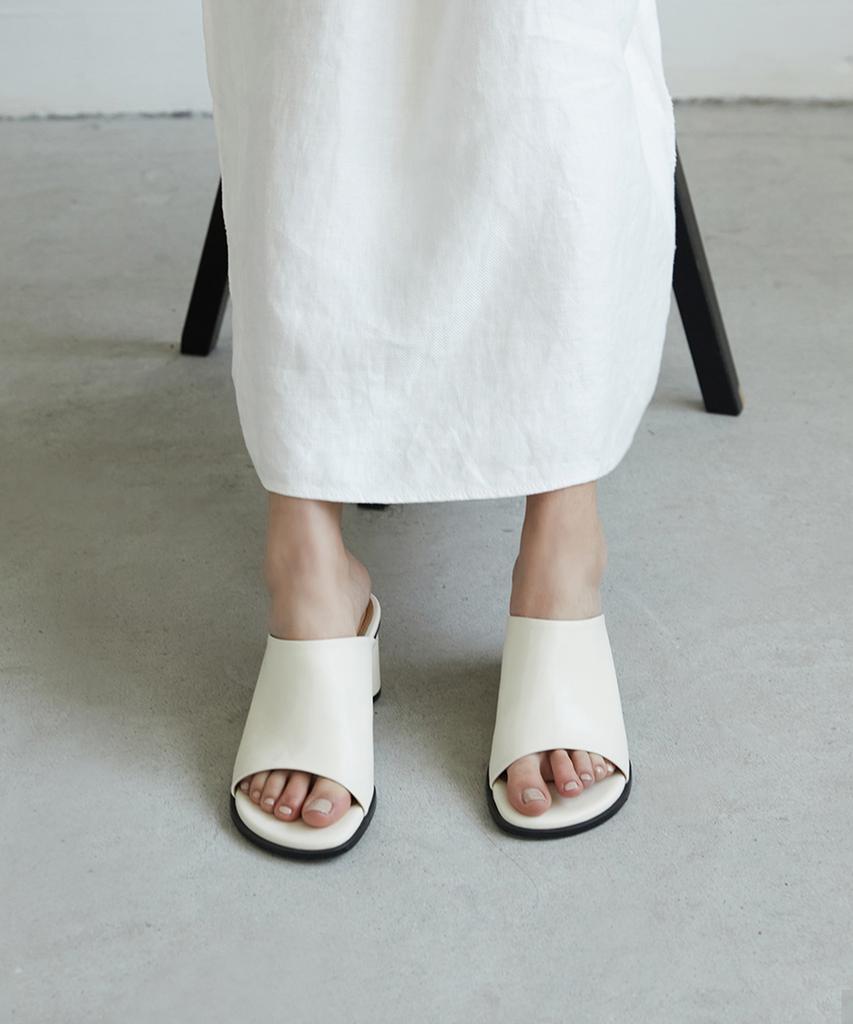 Chielei Roomy Sandal - Plain [C3S15 Iv]