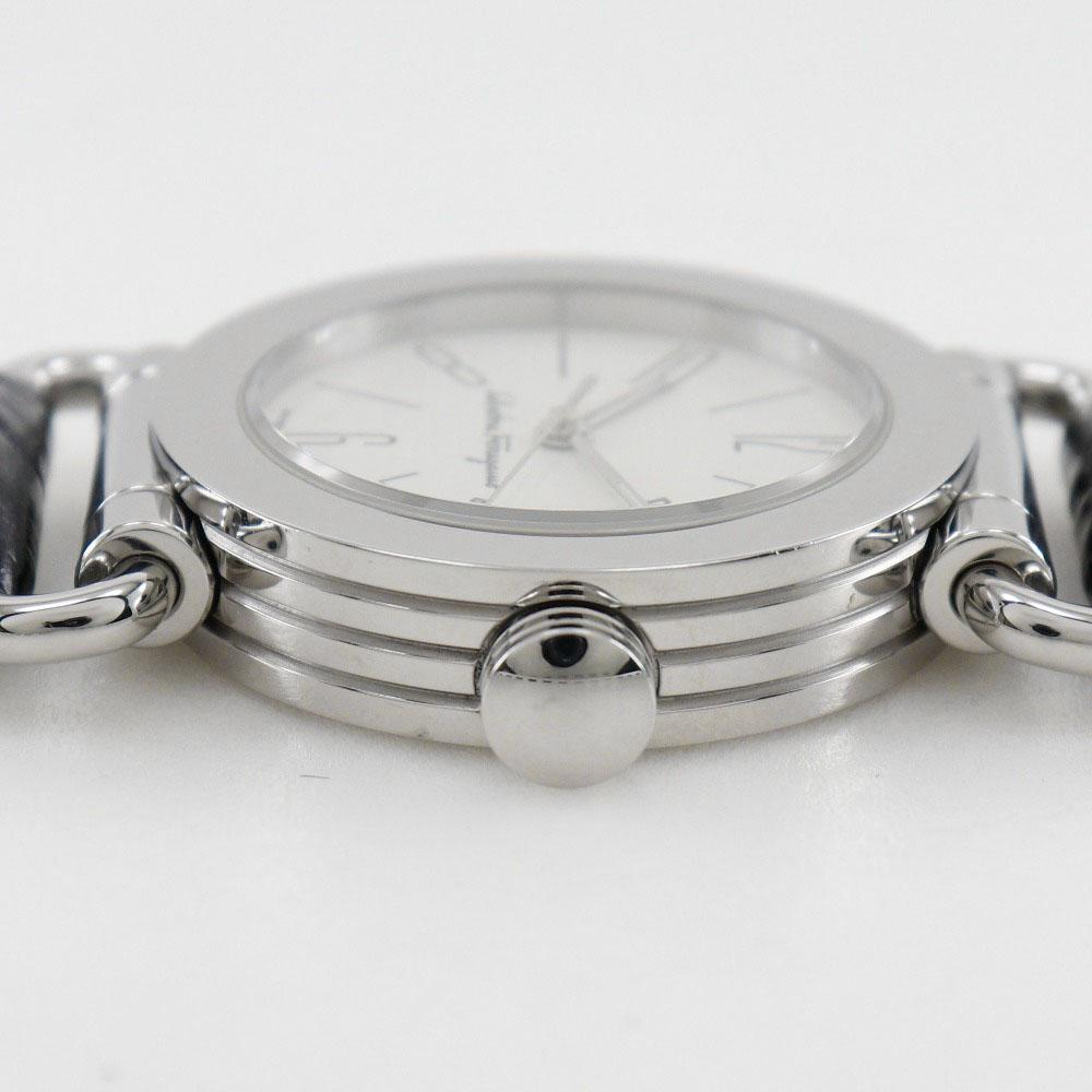 Salvatore Ferragamo Часы белый циферблат Нержавеющая сталь/кожа Кварцевые Аналоговый дисплей Женские Б/у