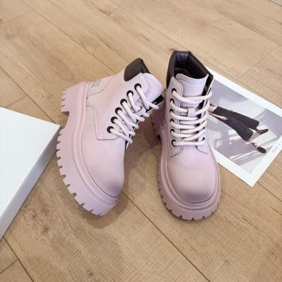 Модные женские ботильоны 2025 Новые осенне-зимние одинарные ботинки Толстая подошва Мягкая кожа Плюс бархат Британский стиль Мотоциклетные ботинки