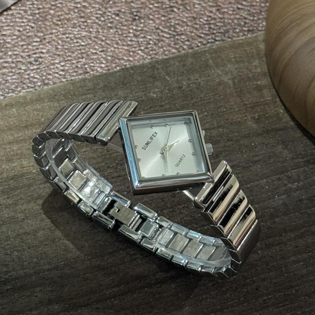 Женские кварцевые часы SUNLIFEX из нержавеющей стали золотого цвета, с неправильным ромбовидным корпусом и бамбуковым браслетом