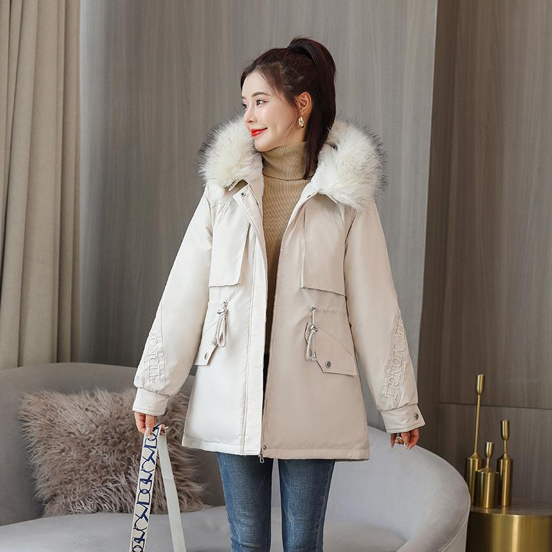 Пай Преодолевает Новую Корейскую Версию Свободной Стеганой Куртки на Хлопковой Подкладке с Большим Меховым Воротником Зимой и Короткое Стеганое Пальто Зимой.