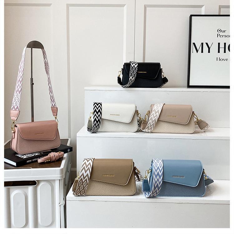 Корейская элегантная мода: Минималистичная маленькая квадратная сумка кросс-боди 2025 для женщин