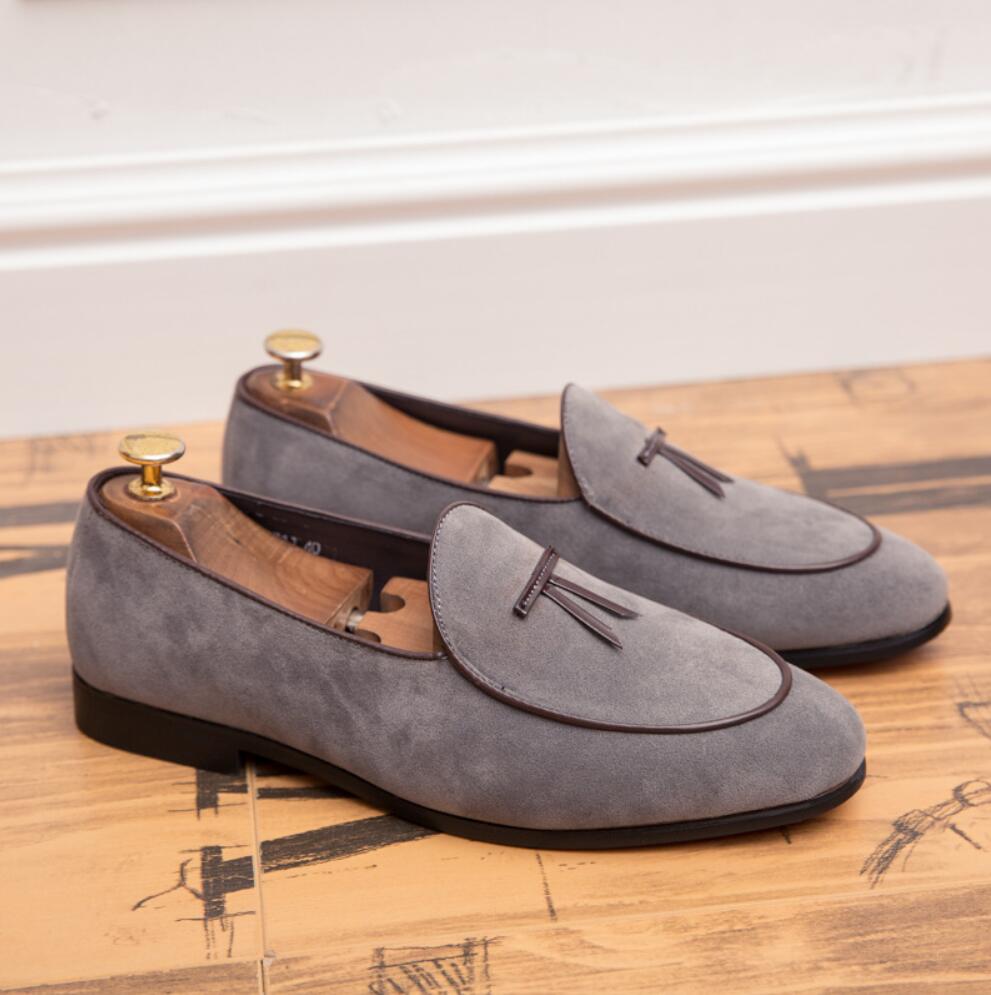 Модная обувь класса люкс для мужчин Модные ретро мягкие мокасины мужские лоферы высококачественные кожаные туфли с кисточками мужские туфли на плоской подошве для вождения