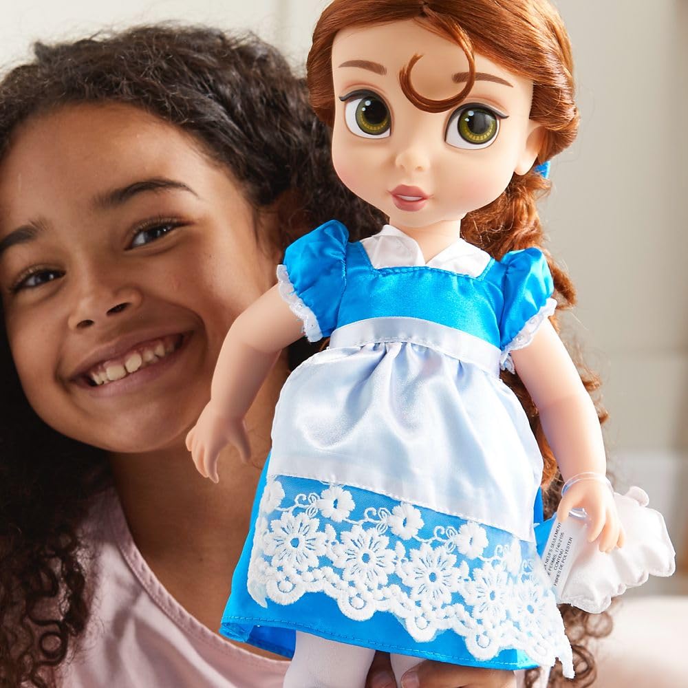 Официальный магазин Disney Кукла Белль из коллекции Аниматоров - Красавица и Чудовище, 16 дюймов, с формованной деталью овечки - Полностью подвижная игрушка в атласном платье -