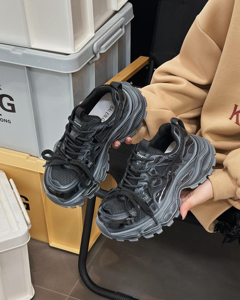 Женские кроссовки на толстой подошве с внутренней платформой, увеличивающей рост, новинка осени 2025 года, в стиле ретро, полированные и старые, универсальные, взрывные, спортивные и повседневные