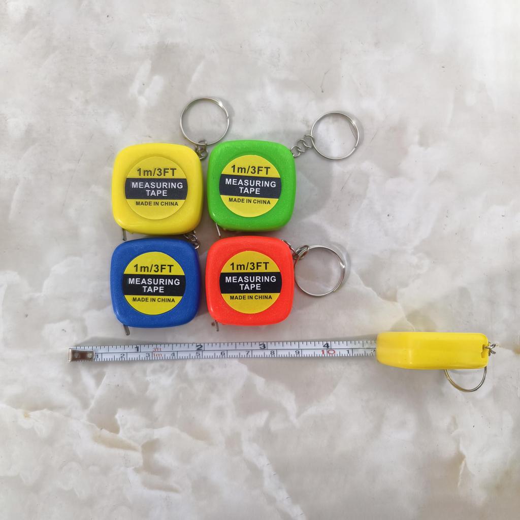 Маленькая измерительная лента, дешевая, удобная и легкая в переноске.