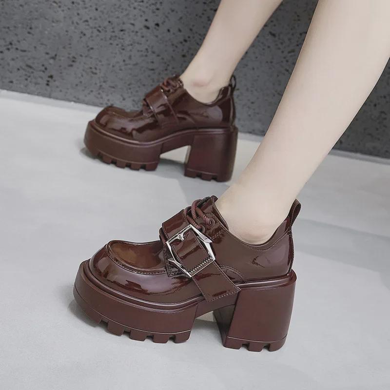 Женские весенние лоферы на толстой подошве 2025 года — кожаные туфли в британском стиле на высоком каблуке с внутренней отделкой