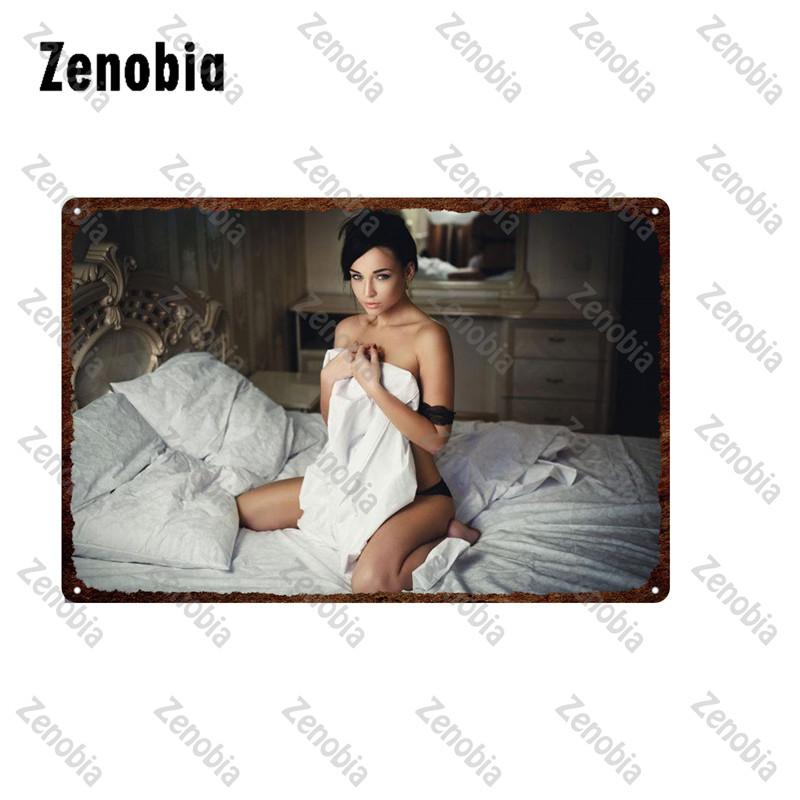 Сексуальная девушка металлический знак нижнее белье модель грудь и ягодицы металлический плакат черные чулки женщина декоративная жестяная пластина домашний декор