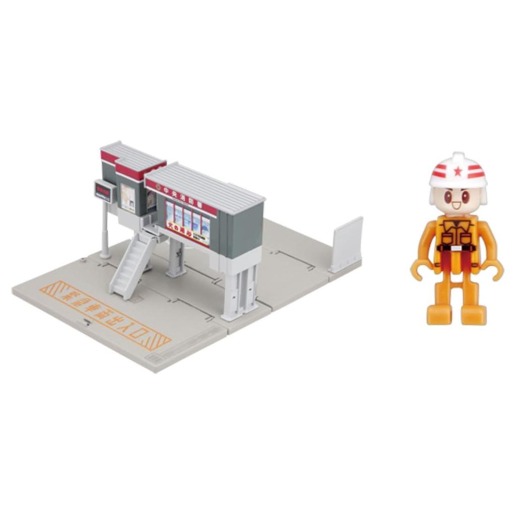 Takara Tomy Tomica Tomica Town Fire Station Miniature Car Toy for ages 3 and up (with firefighter)