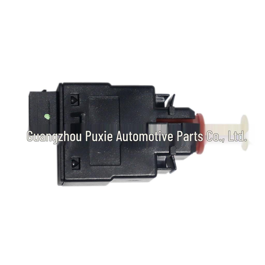 Выключатель стоп-сигнала BMW E30/E32/E36 (Деталь №61318360420)
