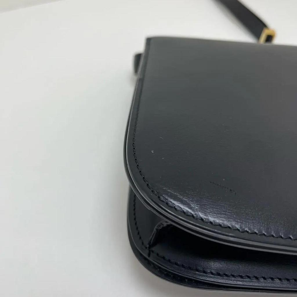 [Pre-Owned] Classic Box Polished Gold Buckle Leather Tofu Bag Shoulder Bag Crossbody Bag Medium - Very Good #RKKJT8