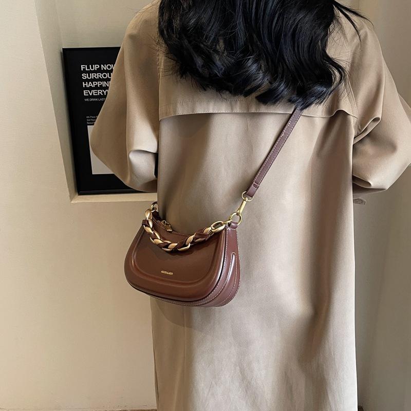 Французская нишевая сумка женская осень-зима 2025 новая трендовая на плечо сумка-мессенджер универсальная ins ретро сумка-седло