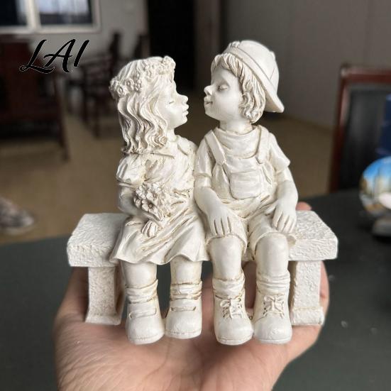 Vintage Craftsmanship Ornaments Kissing Boy and Girl Garden Figurine Romantic Statue with Outdoor Landscape Decoration Bench/Stone Retro Art