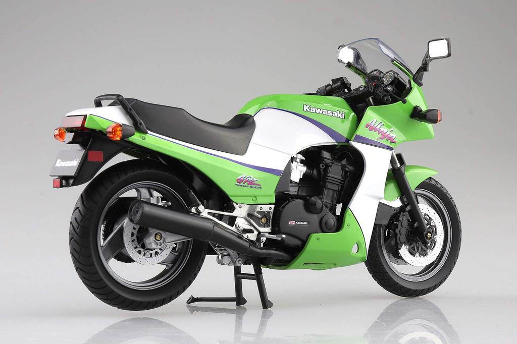 AOSHIMA Skynet Завершенный мотоцикл Kawasaki GPZ900R Lime Green 1/12