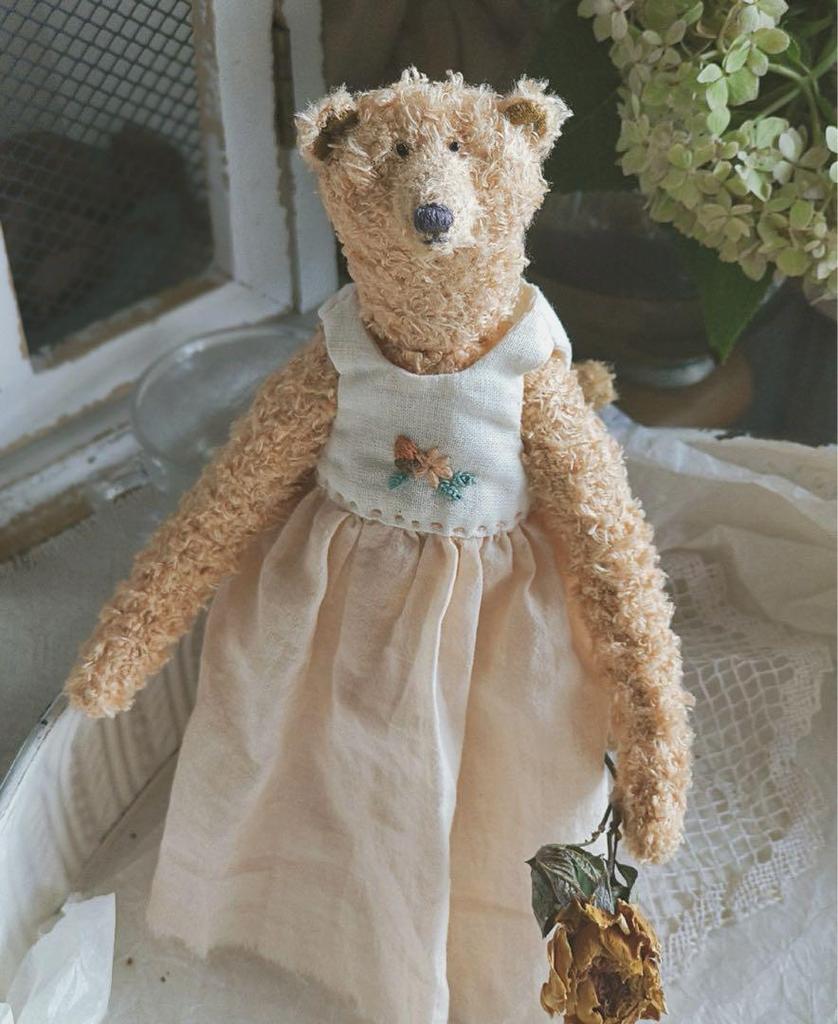 [USED] Gentle Lady Bear Teddy Bear Handmade by Overseas Artists