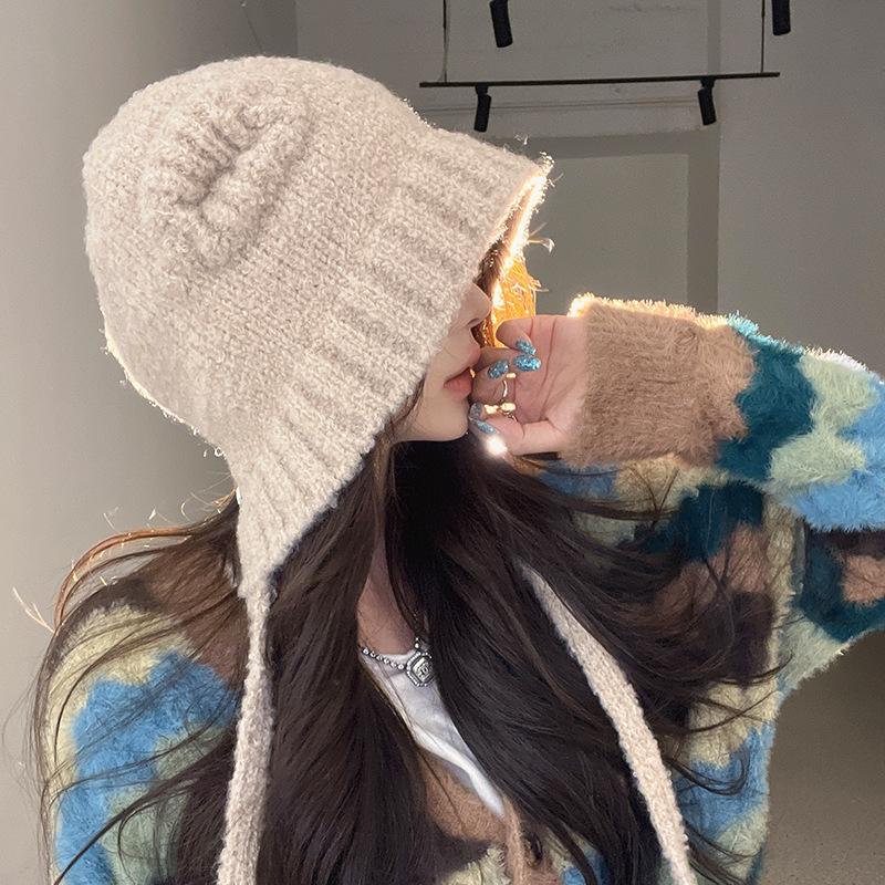 Новая осенне-зимняя милая теплая шапка с маленьким медведем для девочки, с открытым лицом, с маленькой защитой ушей, шерстяная шапка, японская и корейская, на шнуровке, универсальная вязаная шапка