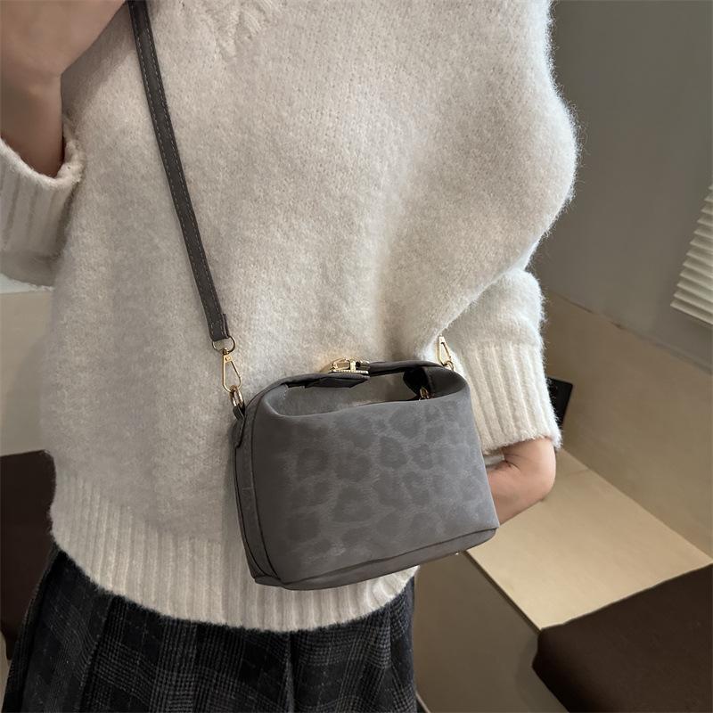 Нишевая дизайнерская сумка женская мода новая косая сумка на плечо сезонная ретро-сумка универсальная сумка-подушка
