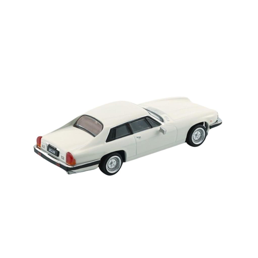 BM Creations Jaguar XJS 84 Grace White Scale Model Kit 64B0160 (RHD) 1/64