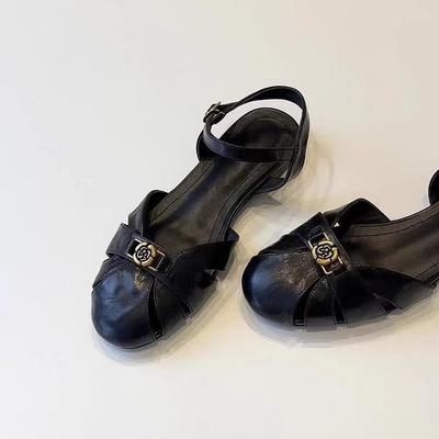 Французские ретро сандалии-однословки с вырезами женские 2025 новая мода универсальная юбка камелия римские сандалии