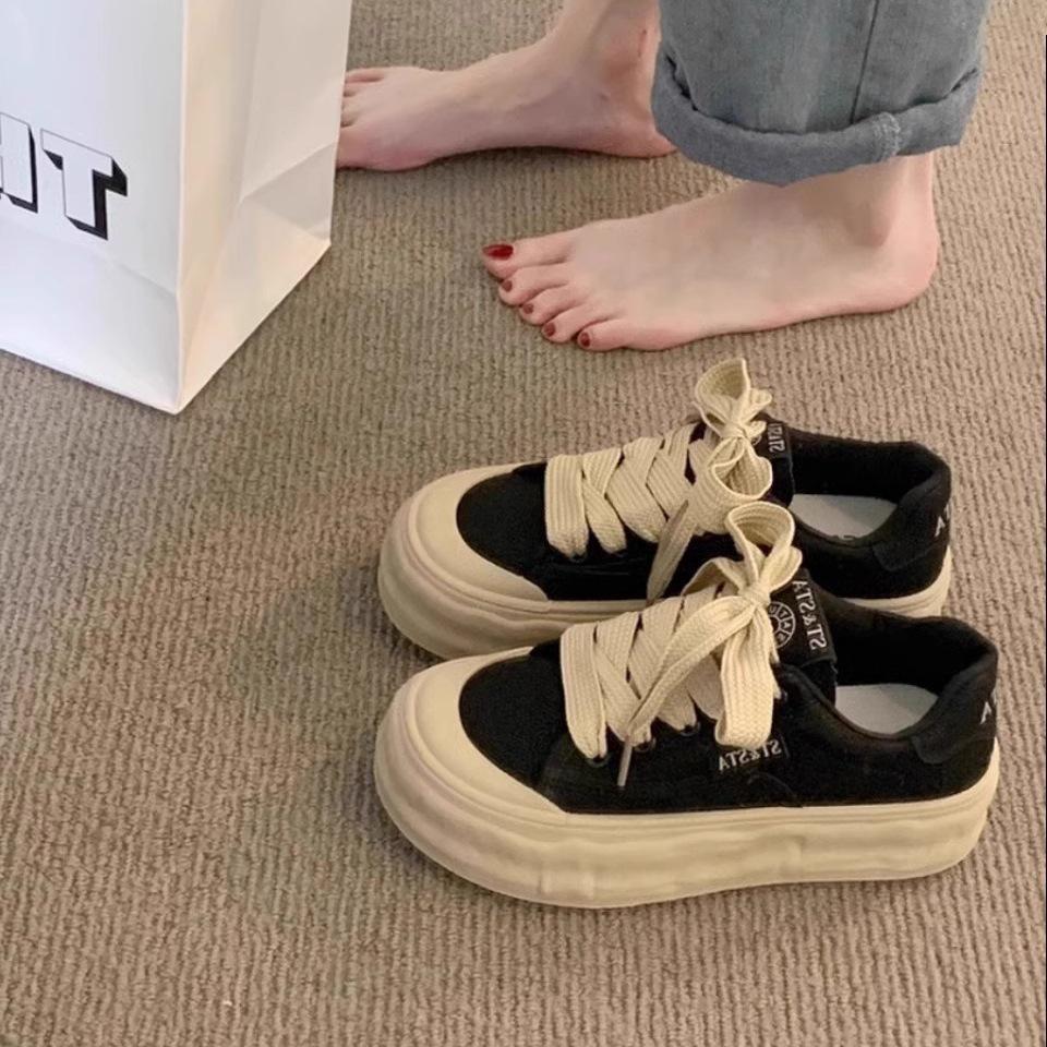 Женские немецкие тренировочные кроссовки 2025 года на толстой подошве: Новые Универсальные Черные Низкие, Нескользящие, Повседневные Скейт-Ботинки