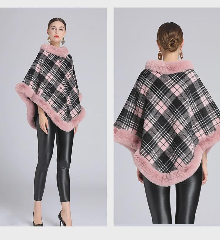 Осенне-зимняя вязаная накидка в клетку с меховым воротником