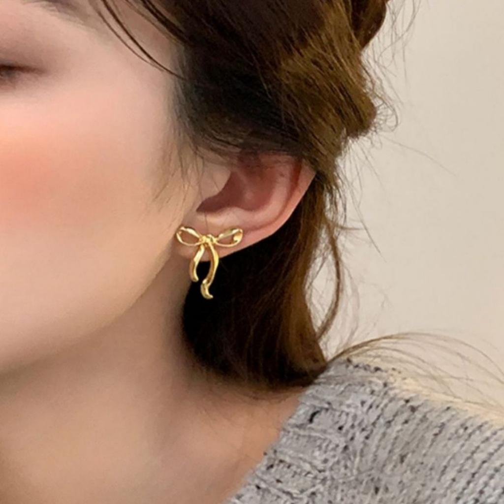 Simple Bow Stud Earrings Women's Niche Cold Wind Earrings Ins Fashionable and Versatile Design Earrings