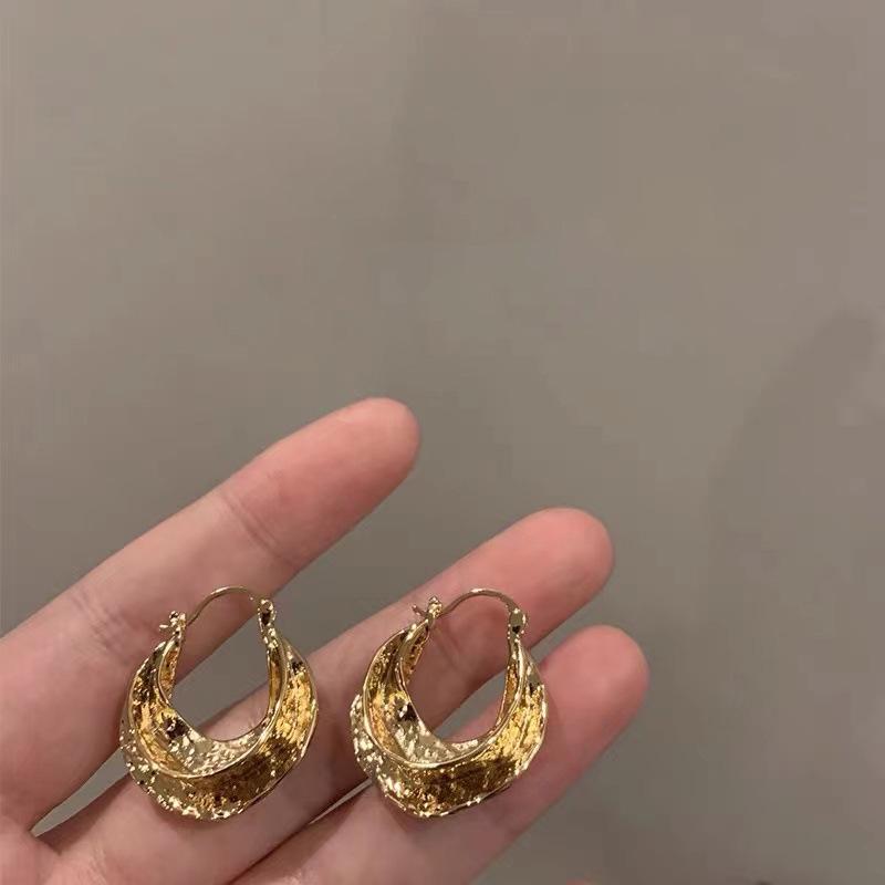 Французские ретро металлические серьги-кольца с плиссировкой - Минималистичный дизайн в холодном стиле.